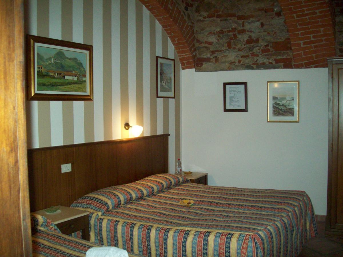 Hotel Excalibur Revello Eksteriør billede