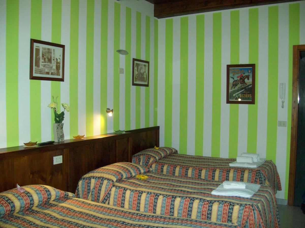 Hotel Excalibur Revello Eksteriør billede