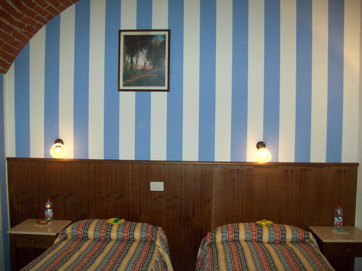 Hotel Excalibur Revello Eksteriør billede
